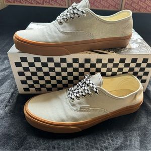 New Vans Original Gum shoes - size 10